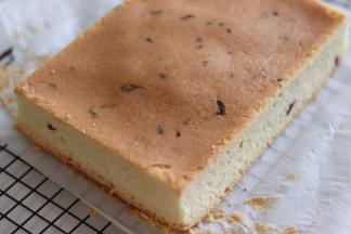 切去四周，切成块。