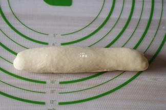 从上往下卷起；