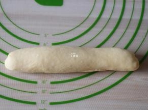 从上往下卷起；