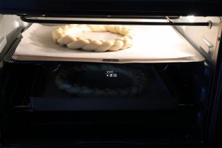 放进烤箱进行二次发酵；