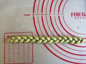 编成均匀的花辫