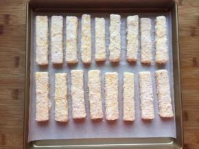 放入烤箱160度，上下火，中层25分钟