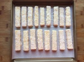 放入烤箱160度，上下火，中层25分钟