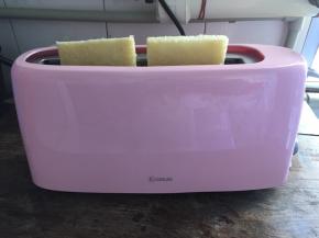 放入东菱多士炉中，可以放两片