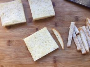 将吐司切掉四边