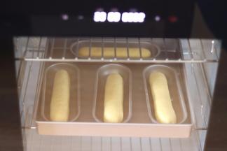 放入发酵箱或者是环境35度左右的环境中，发酵大约1.5倍大。