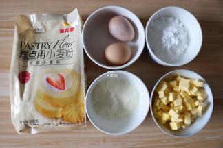 准备好食材，我用的这个低筋面粉粉质细腻而且蓬松不结块，非常好用；