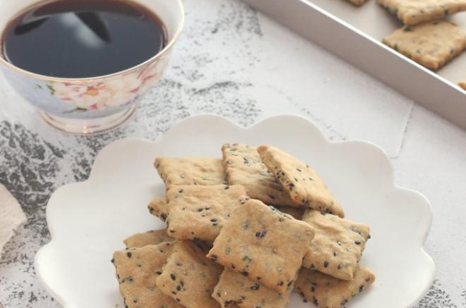 黑芝麻香葱苏打饼干