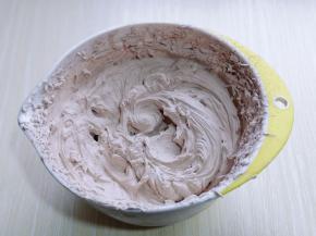 启动电动打蛋器，打发即可停止，如图。