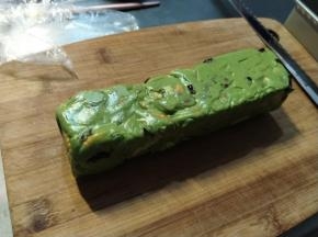 冷却后就可以切块了。
