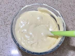 蛋白加糖打发至干性发泡