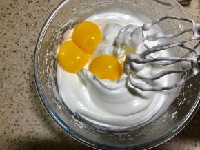 加入蛋黄