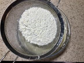 筛入低筋面粉
