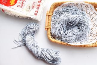 我们一次可以多做一点，分装进保鲜袋中，想吃时，随时取出就可以吃了。如果是手擀面，也是要如此操作。