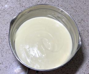 再倒回蛋白盆中翻拌均匀