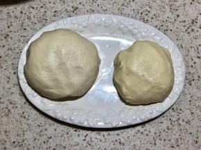 水油皮和油酥分别和面，醒面20分钟