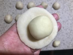 水油皮包裹油酥，包好