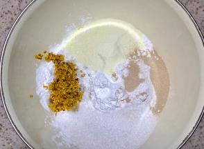 把所有食材都放入盆中