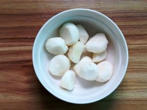 马蹄去皮，可切块