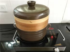 冷水入锅，水开后蒸12分钟，熄火后焖3分钟，即可出锅了。