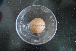 再揉成团，盖上保鲜膜松弛15分钟。