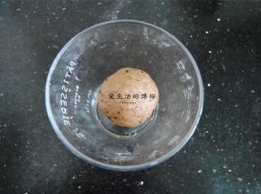 再揉成团，盖上保鲜膜松弛15分钟。