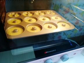  送入预热好的烤箱，上下管170度烤18-20分钟。