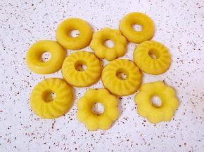 因为是不粘模具，很容易脱模。