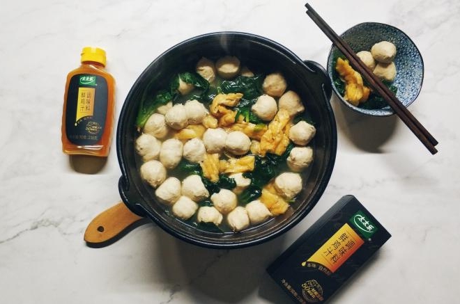 菠菜肉丸油豆腐煲
