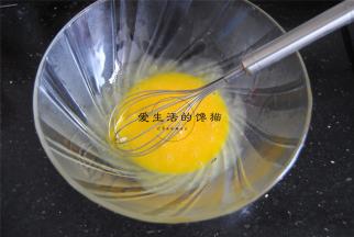鸡蛋分离出蛋黄打散