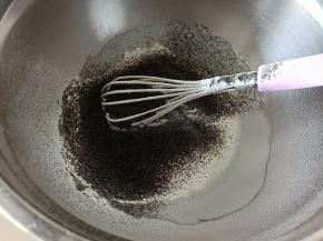 筛入黑芝麻粉