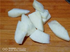 去皮、去核，切片备用。