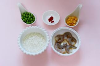 把所有的食材称重备齐。