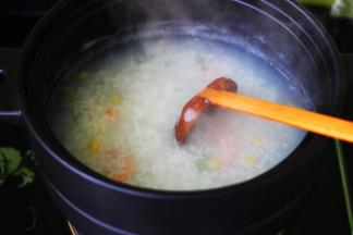 小火继续炖煮2分钟左右的时候。