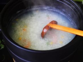 小火继续炖煮2分钟左右的时候。