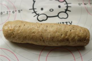 卷起来成为比较细长的卷。