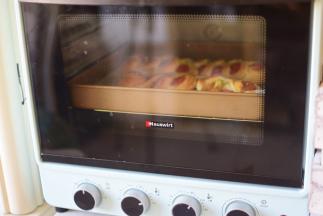 烤箱预热180度，中层，上下火烤18分钟