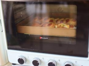 烤箱预热180度，中层，上下火烤18分钟