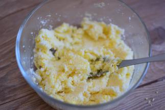 椰蓉食材混合一起，拌匀