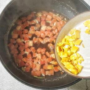 下切成块的蛋黄