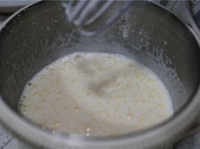 如图状就是打好的状态，蛋糊微微发白。