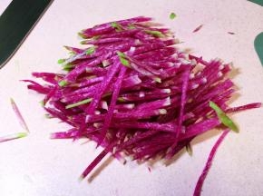 心里美萝卜切丝
