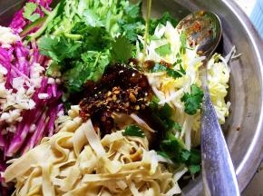 放入芝麻油