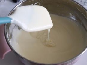 得到了细腻，无蛋白块的蛋糕糊。