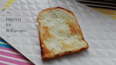 烤好出炉喽，这是第一个压的图案。