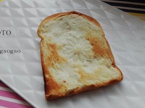 烤好出炉喽，这是第一个压的图案。
