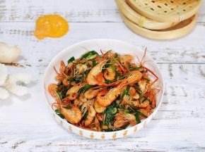 一道鲜美营养的韭菜炒河虾就制作完成了。