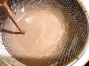做好的面糊过筛2到3次更为细腻哦