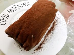 取出表面筛上可可粉