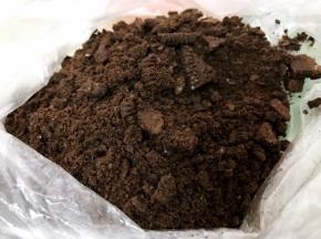 奥利奥饼干去除夹心后擀碎